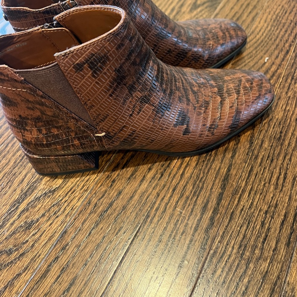 Short boot, never worn excellent condition a brown with black alligator boot